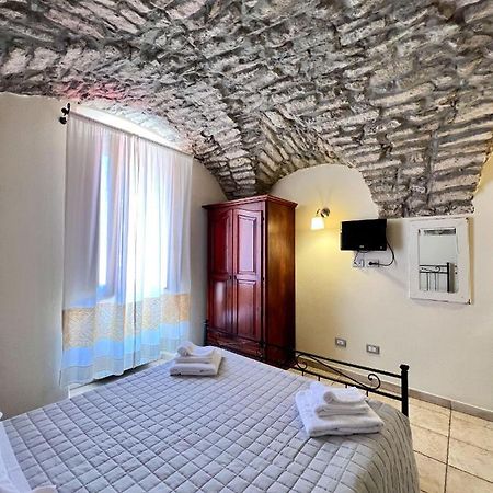 ホテル La Vecchia Torre ボーザ エクステリア 写真