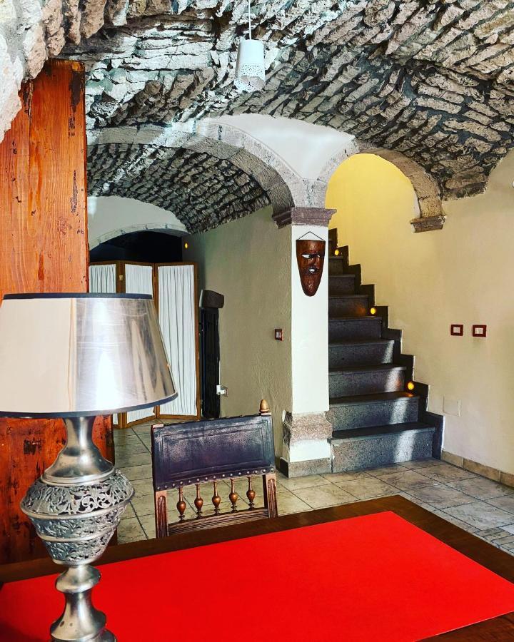 ホテル La Vecchia Torre ボーザ エクステリア 写真
