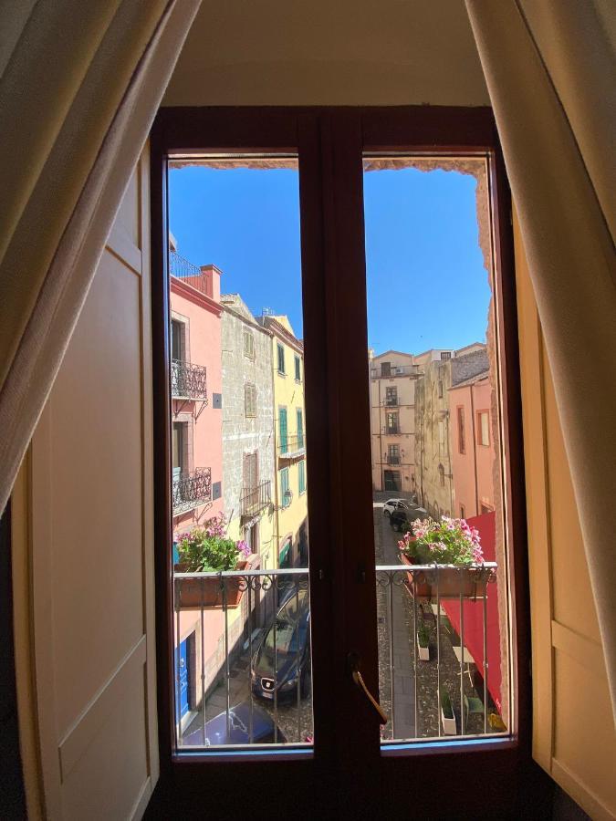 ホテル La Vecchia Torre ボーザ エクステリア 写真