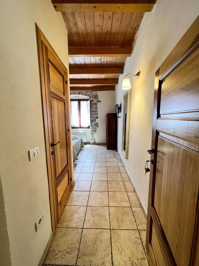ホテル La Vecchia Torre ボーザ エクステリア 写真