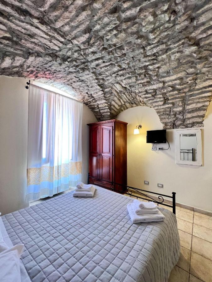 ホテル La Vecchia Torre ボーザ エクステリア 写真