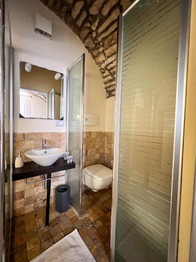 ホテル La Vecchia Torre ボーザ エクステリア 写真
