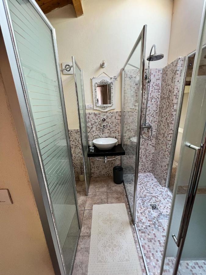 ホテル La Vecchia Torre ボーザ エクステリア 写真