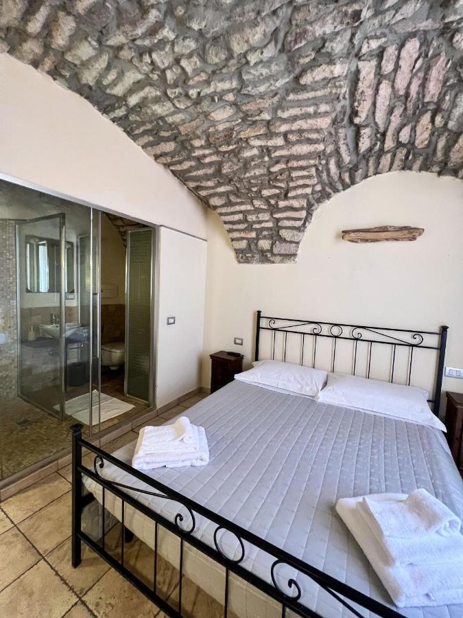 ホテル La Vecchia Torre ボーザ エクステリア 写真