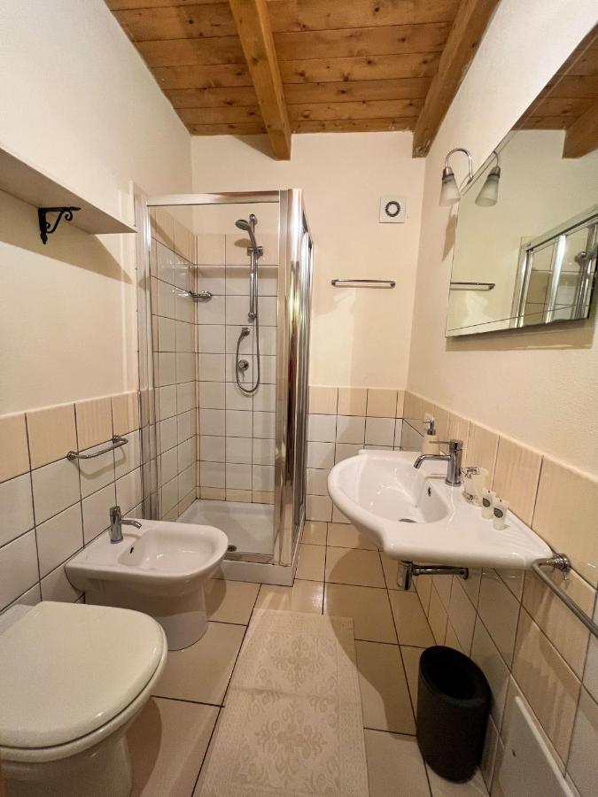 ホテル La Vecchia Torre ボーザ エクステリア 写真