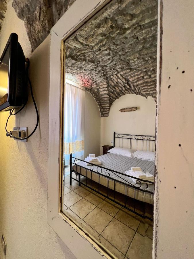 ホテル La Vecchia Torre ボーザ エクステリア 写真