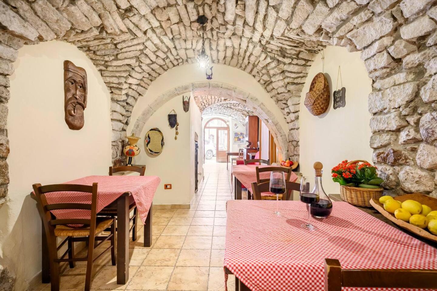 ホテル La Vecchia Torre ボーザ エクステリア 写真